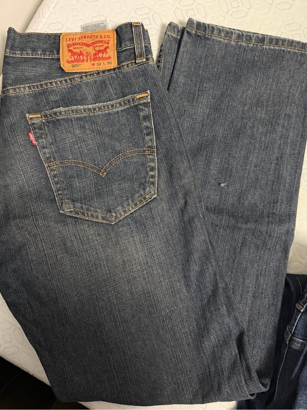 Levi's Men's Straight Jeans in Medium Blue Wash